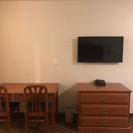 Woodburn Inn Екстериор снимка