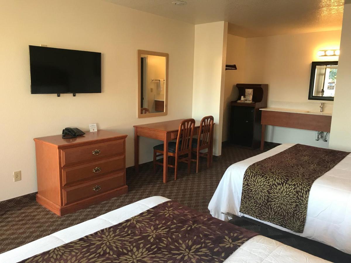 Woodburn Inn Екстериор снимка