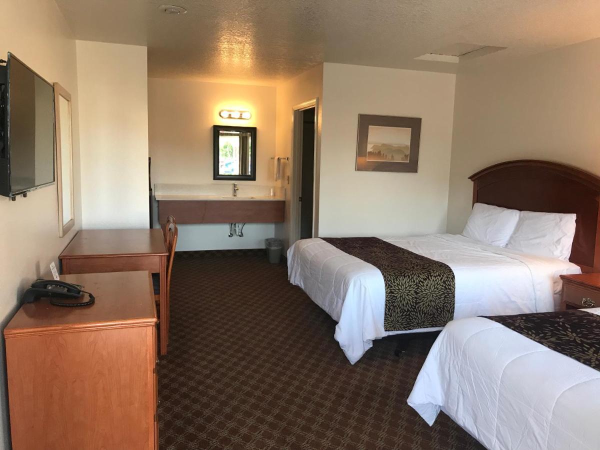 Woodburn Inn Екстериор снимка