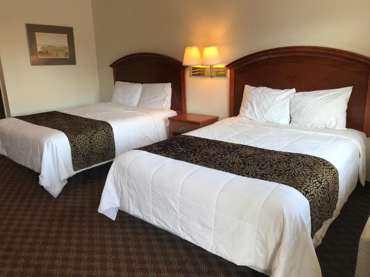 Woodburn Inn Екстериор снимка