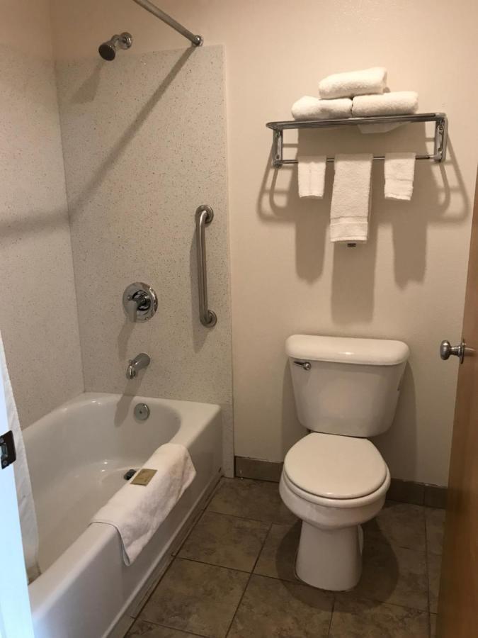 Woodburn Inn Екстериор снимка