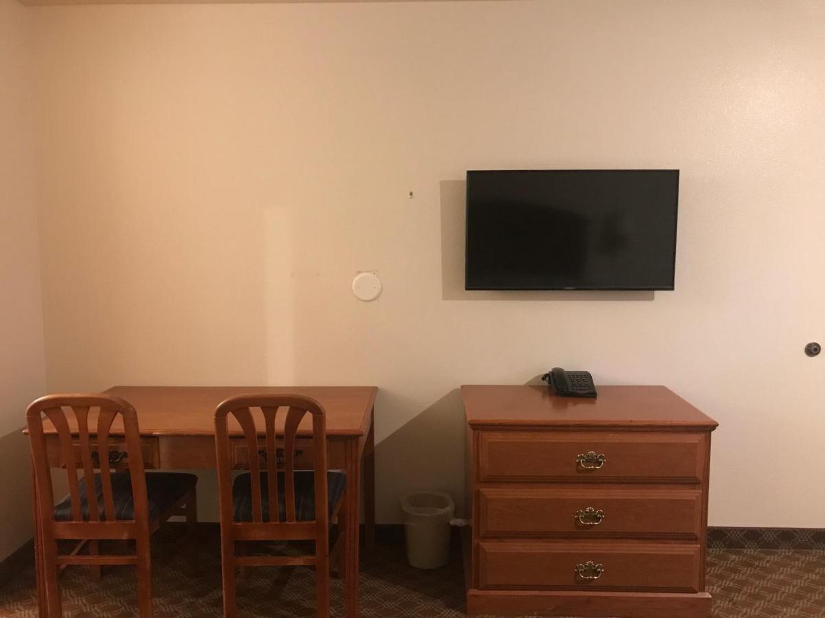 Woodburn Inn Екстериор снимка