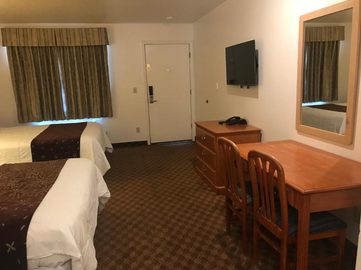 Woodburn Inn Екстериор снимка
