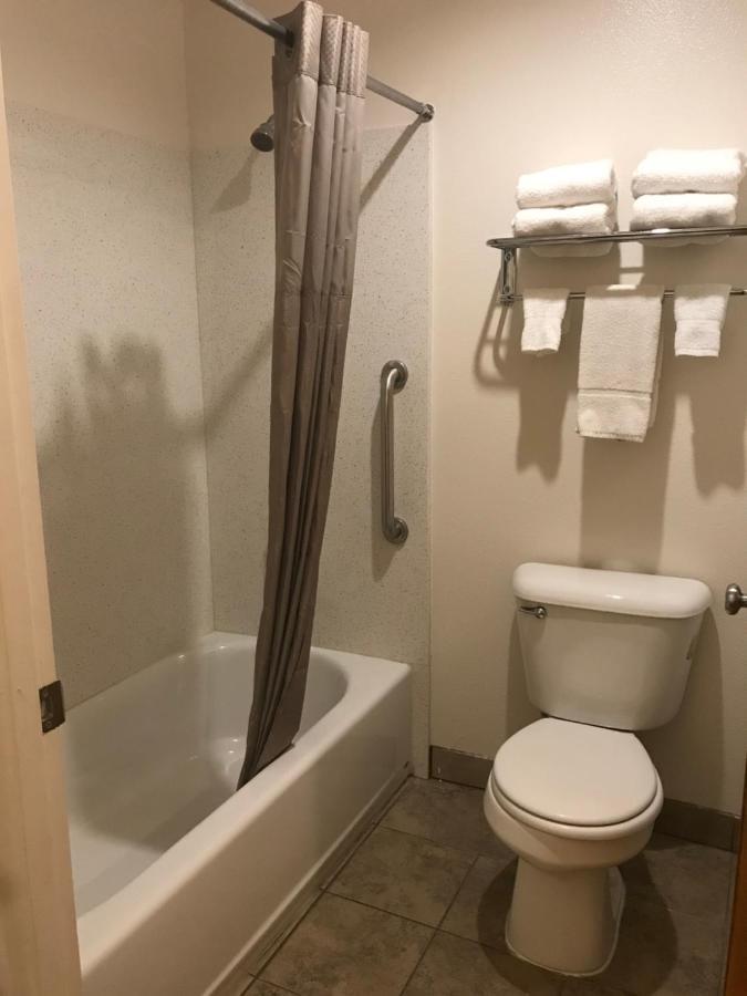 Woodburn Inn Екстериор снимка