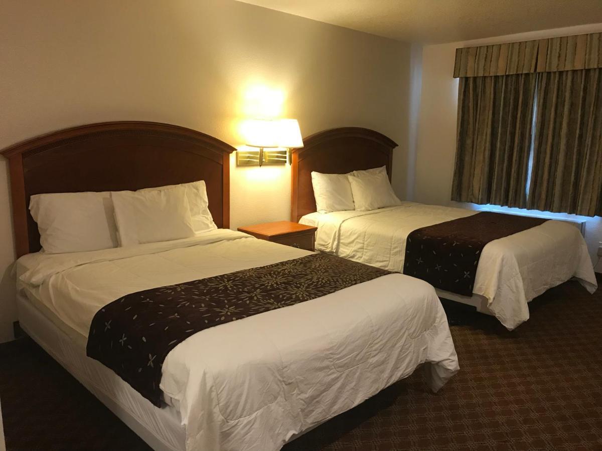 Woodburn Inn Екстериор снимка