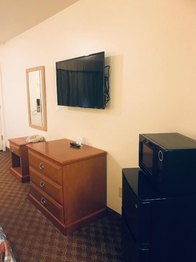 Woodburn Inn Екстериор снимка