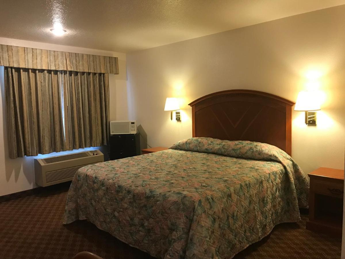 Woodburn Inn Екстериор снимка