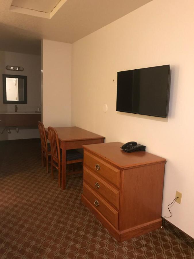 Woodburn Inn Екстериор снимка