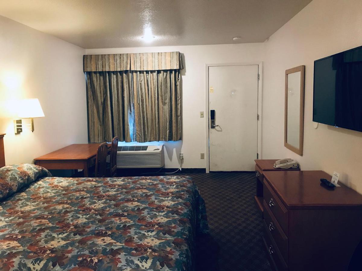 Woodburn Inn Екстериор снимка