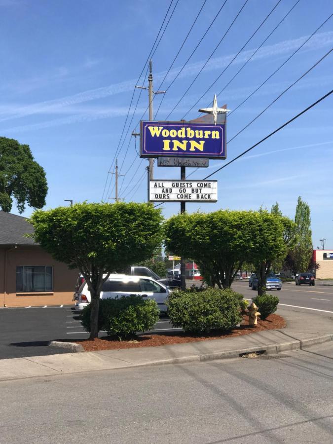 Woodburn Inn Екстериор снимка