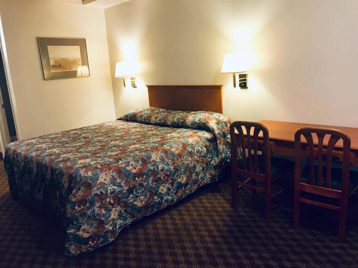 Woodburn Inn Екстериор снимка