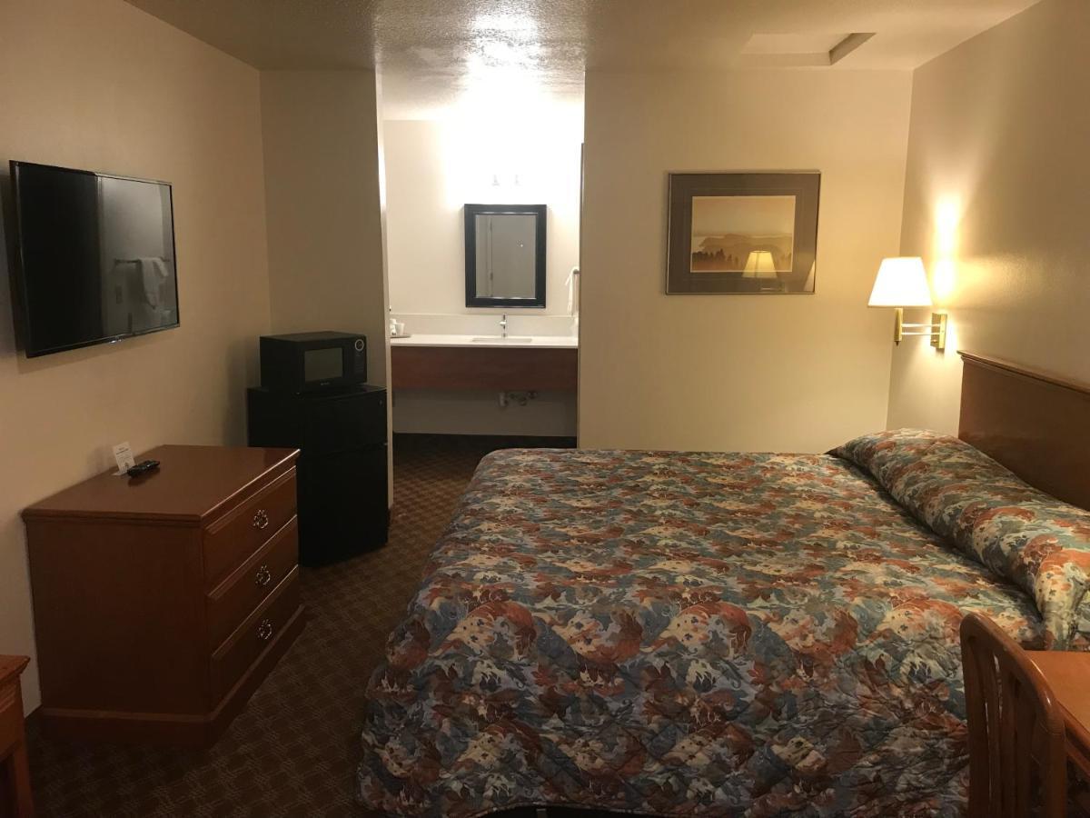 Woodburn Inn Екстериор снимка