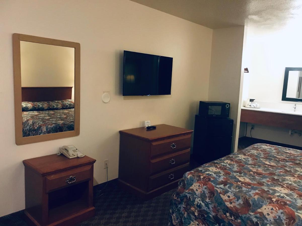 Woodburn Inn Екстериор снимка